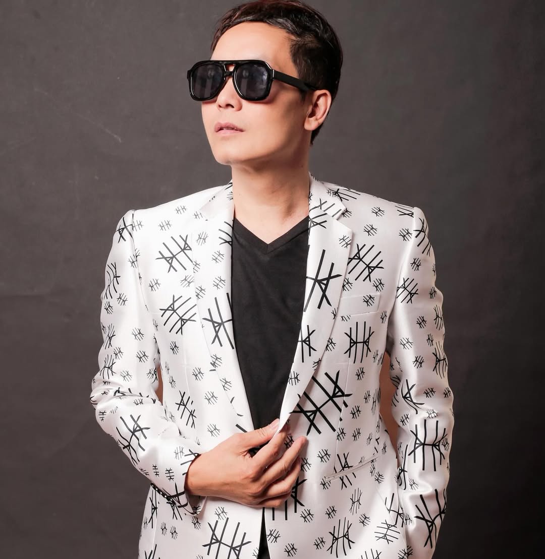 Hengki Kawilarang desainer langganan para artis. [Instagram] 