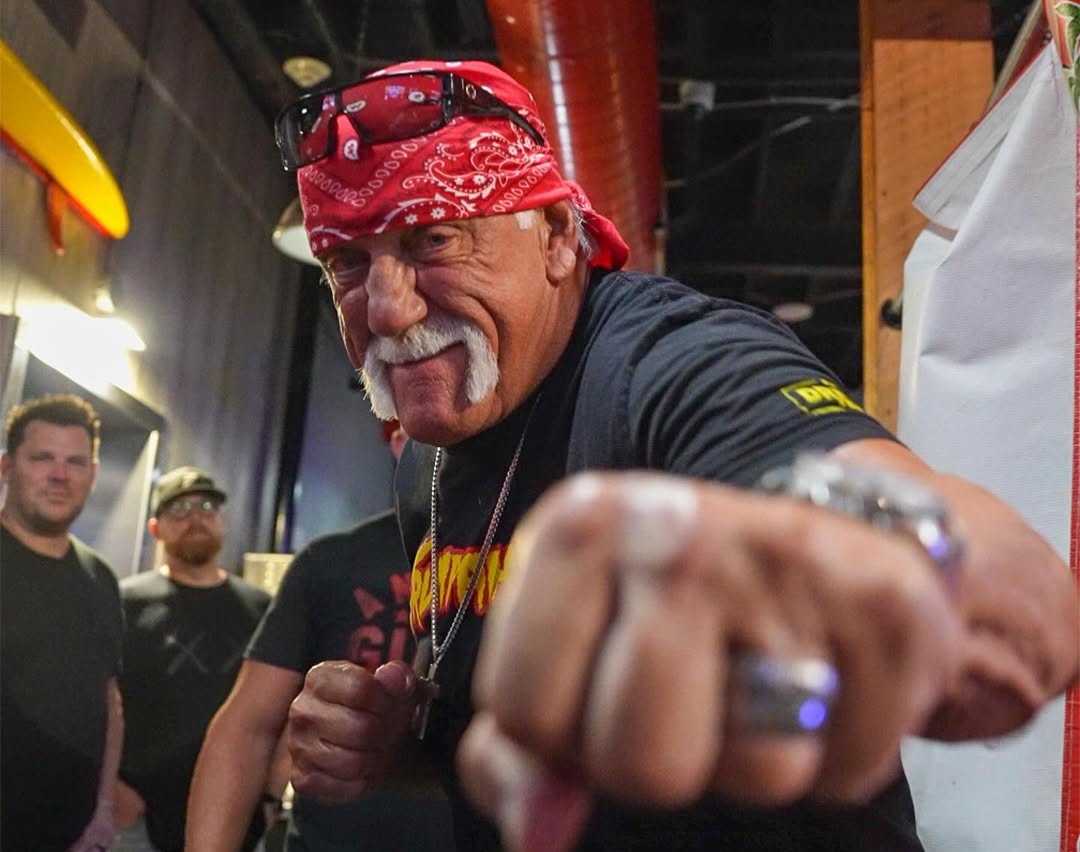 Pegulat WWE Hulk Hogan Meninggal Dunia