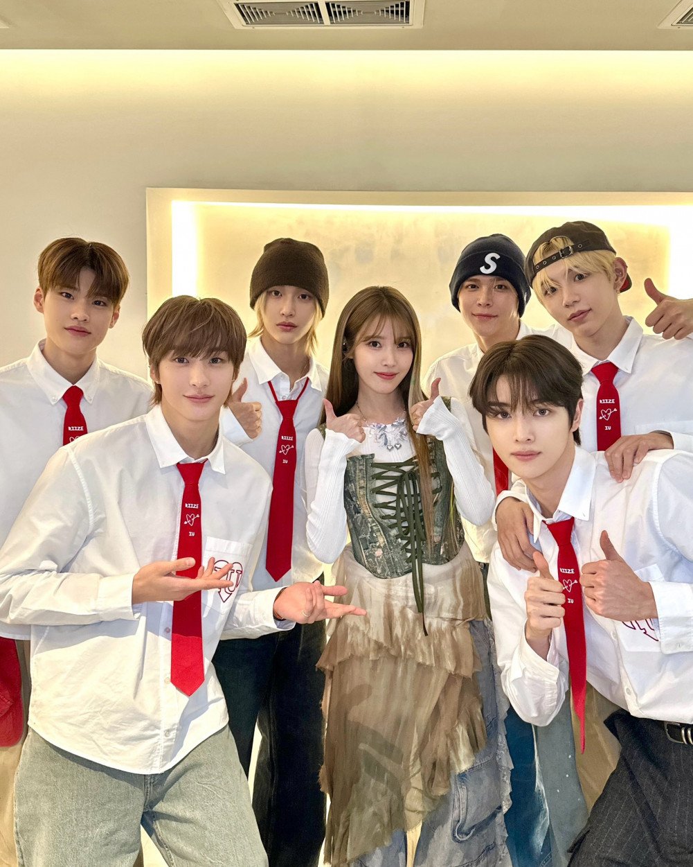 Anton RIIZE Pamerkan Foto Lawas Bareng IU Setelah Jadi Tamu di Konser HER