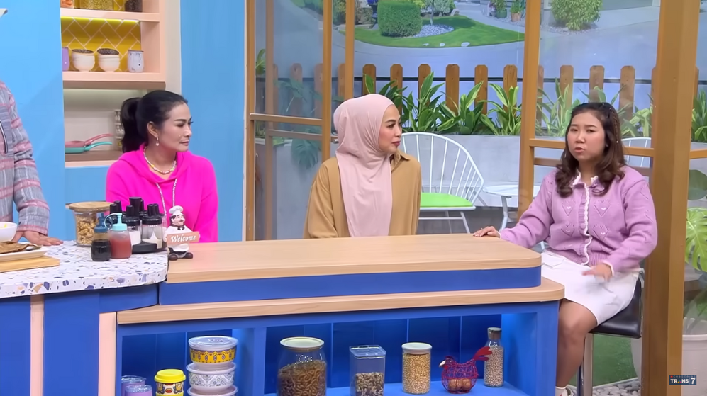 Feni Rose Bahas Alasan Operasi Plastik Karena Sinus, Iis Dahlia: Sekalian bongkar sekalian renov