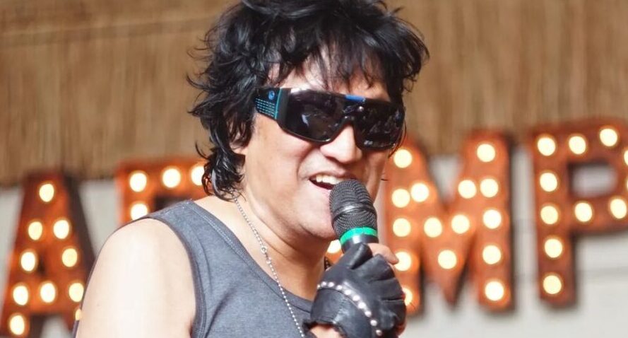 5 Hari Ditinggalkan, Intip Momen Ikang Fawzi dan Putri-putrinya Ziarah ke Makam Marissa Haque