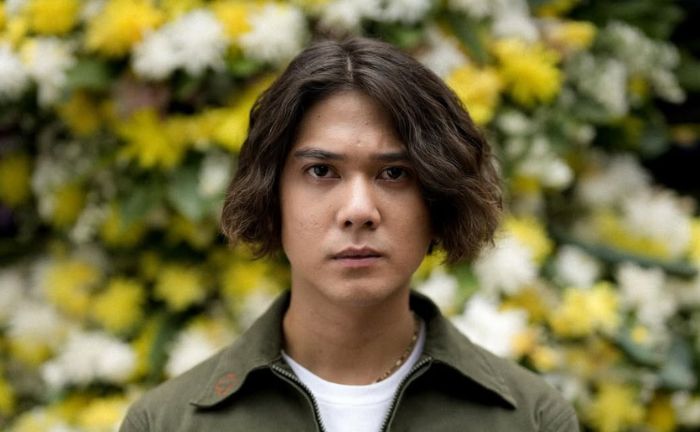 Iqbaal Ramadhan Manggung, Suaranya Tuai Cibiran! Kok Nggak Ada yang Negur?