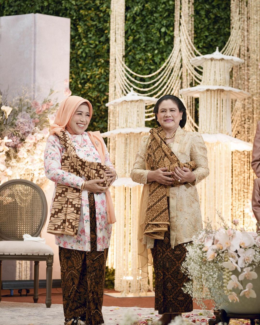 4 Potret Erina Gudono dan Kaesang Gelar Mitoni, Tujuh Bulanan Adat Jawa