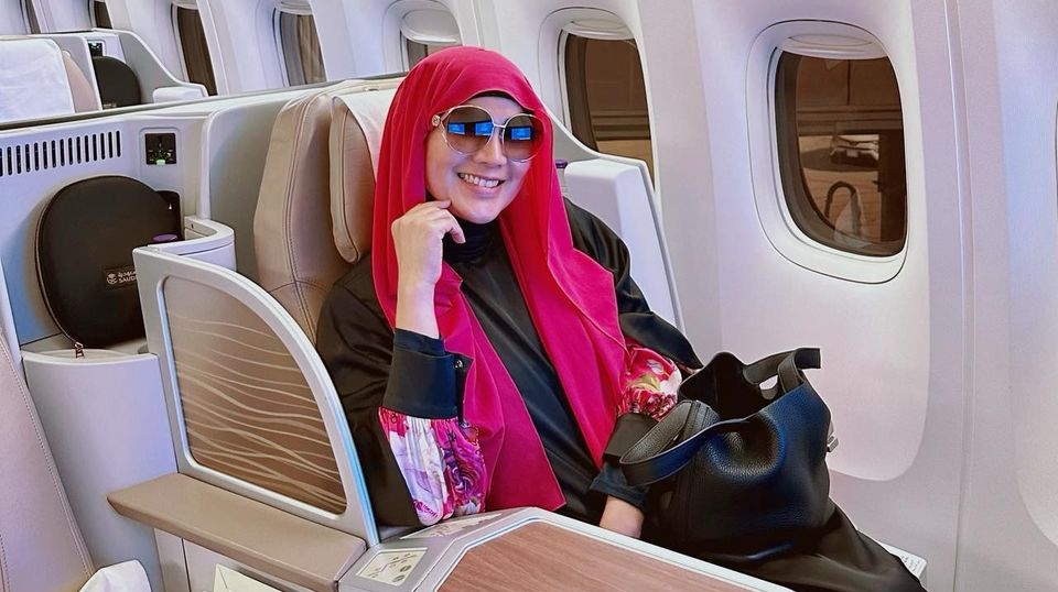 Wanda Hara Dihujat, Isa Zega Malah Pede Sebar Konten Umrah Pakai Hijab