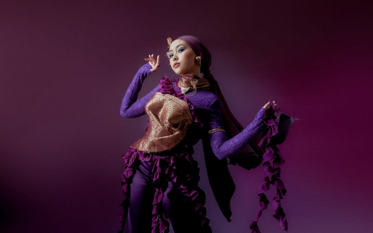 Mengenal Jinan Laetitia, Penyanyi Asal Bogor yang Jadi Pembuka Konser Coldplay di Singapura