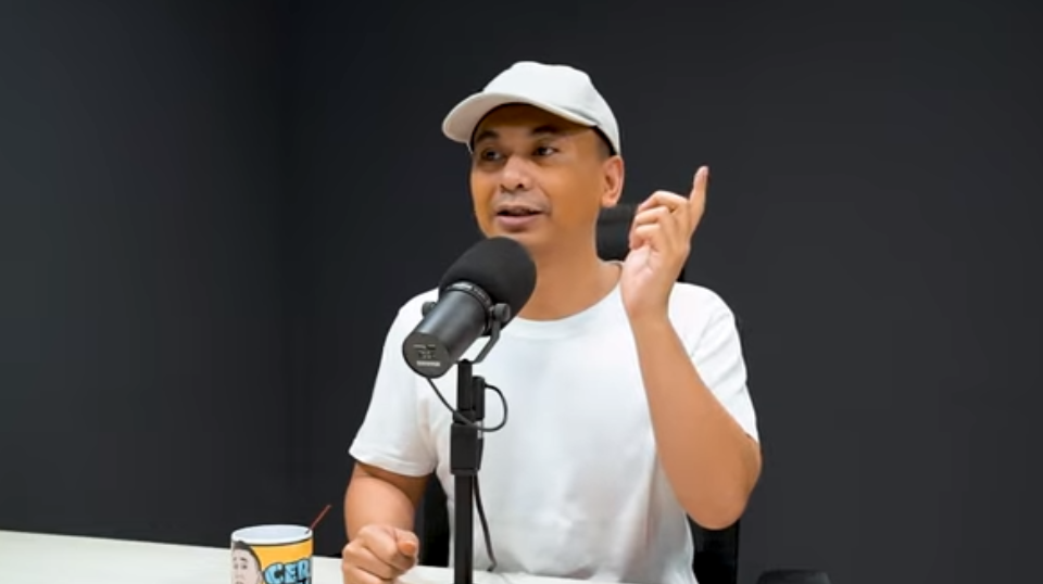 Raditya Dika Ungkap Alasan Suka Pakai Hoodie [Instagram]