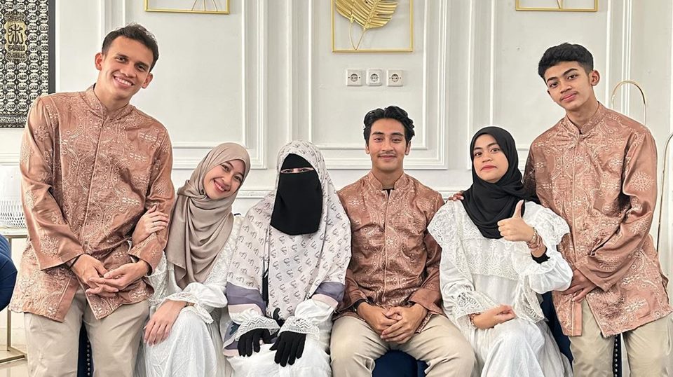 Abidzar Al Ghifari Bikin Mewek karena Caranya Sungkem ke Ummi Pipik