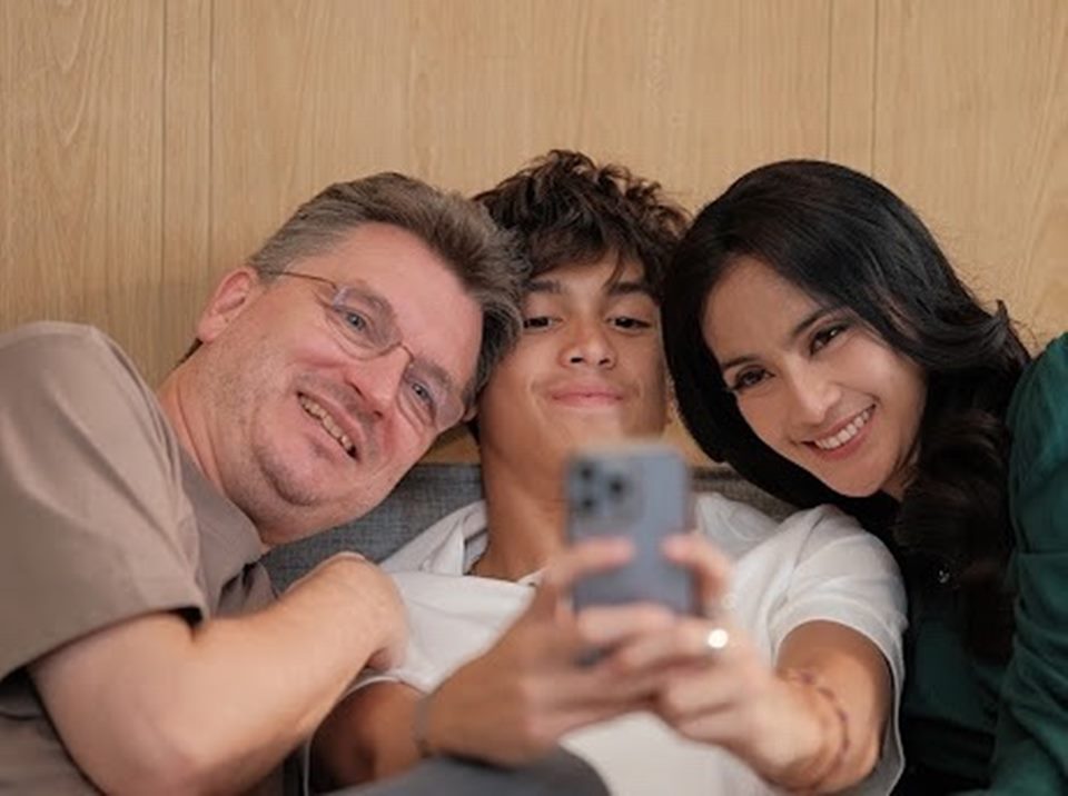 Berbakat Modeling, Maudy Koesnaedi Ungkap Prioritas Putra Tampan