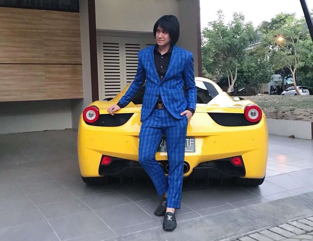 Kevin Aprilio Tarik Perhatian Naik Lamborgini di Preskon Konser Tribute to Chrisye