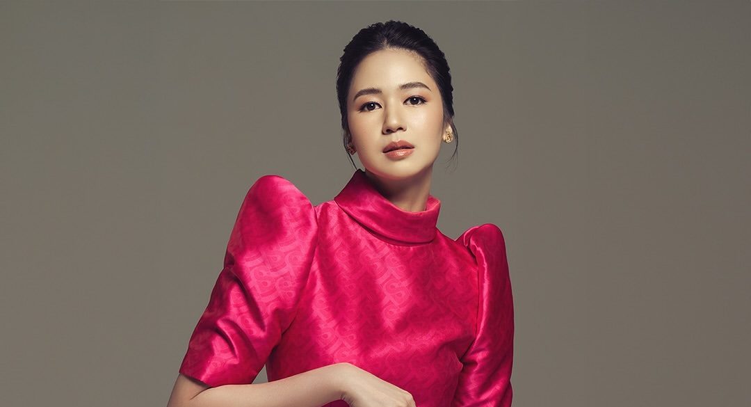 Laura Basuki bershio naga [instagram]