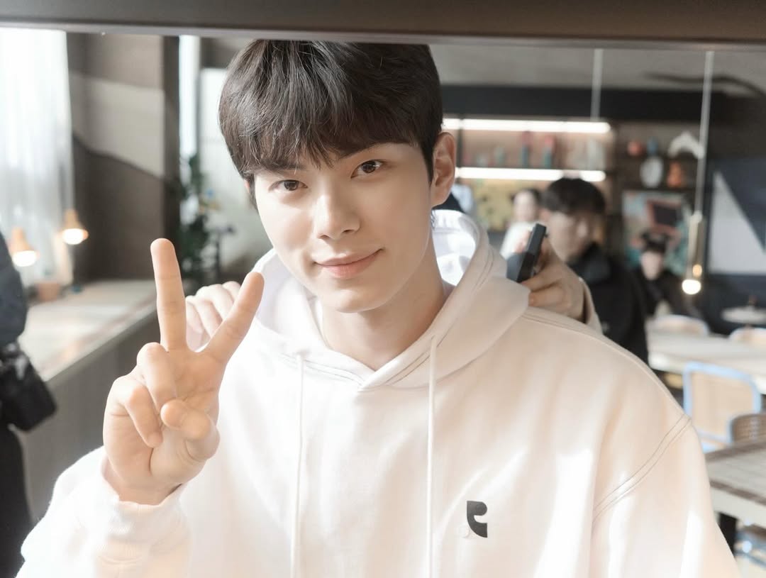 Lee Chae Min Putus Kontrak dengan GoldMetalist, Diduga Gabung Agensinya Byeon Woo Seok