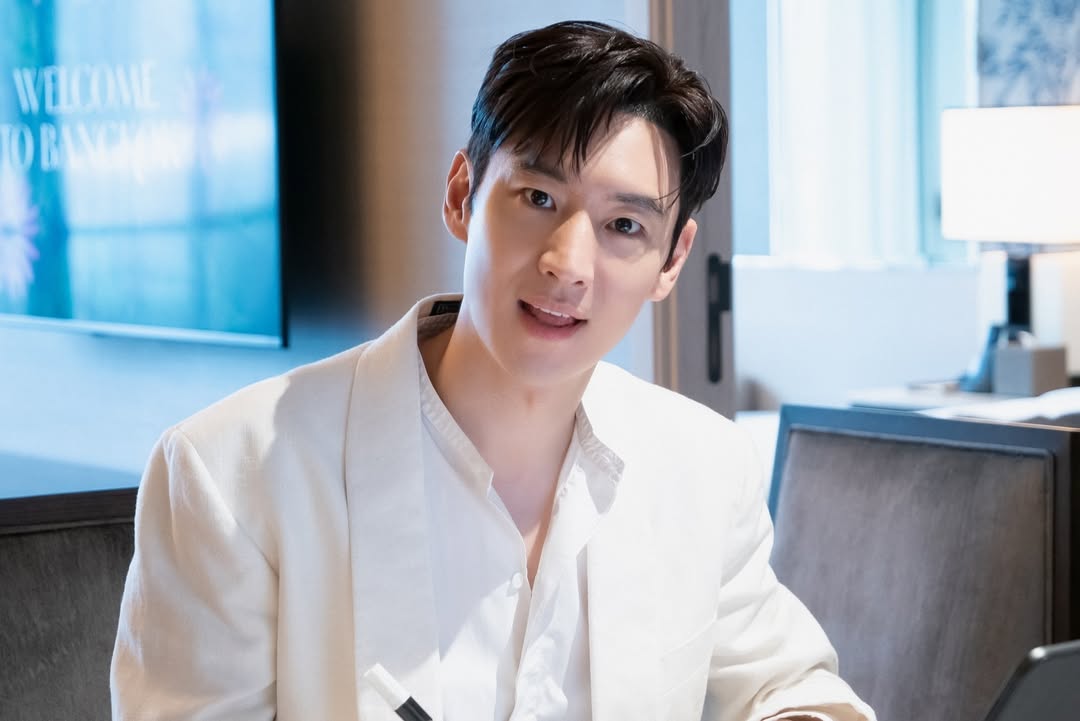 Seram, Lee Je Hoon Tampil Manglingi Meski Cuma dari Belakang