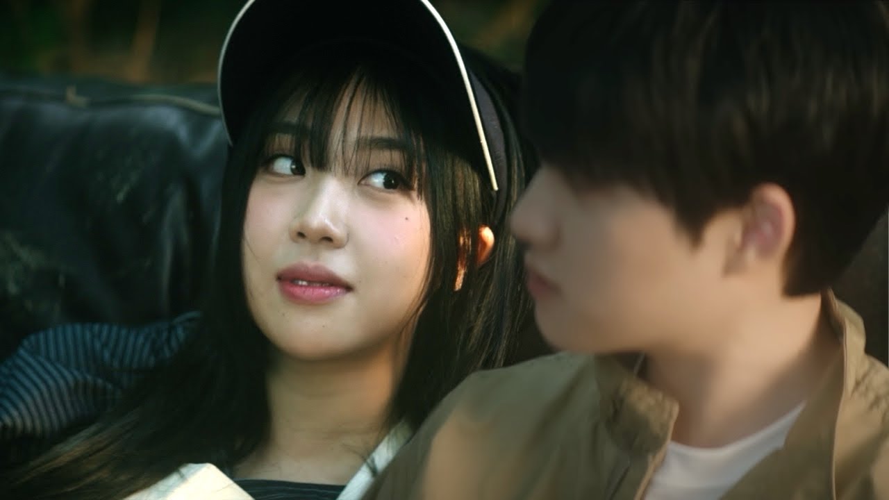 Lucunya Lee Young Ji Tak Bisa Menatap D.O EXO Saat Jadi Bintang Tamu Fanmeeting BLOOM di Taipei