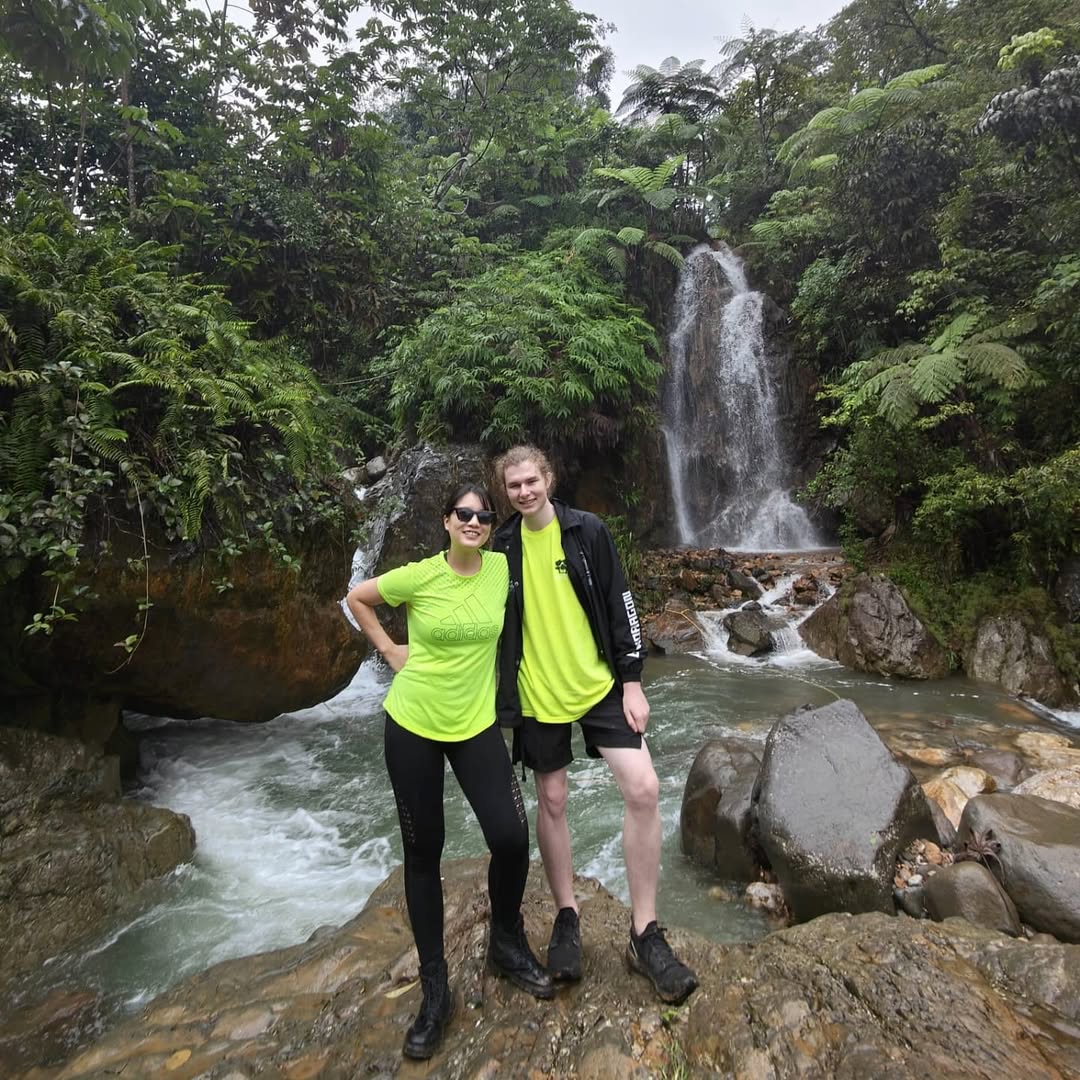 Leony Nggak Ngoyo Nikah Meski Usianya 37 Tahun