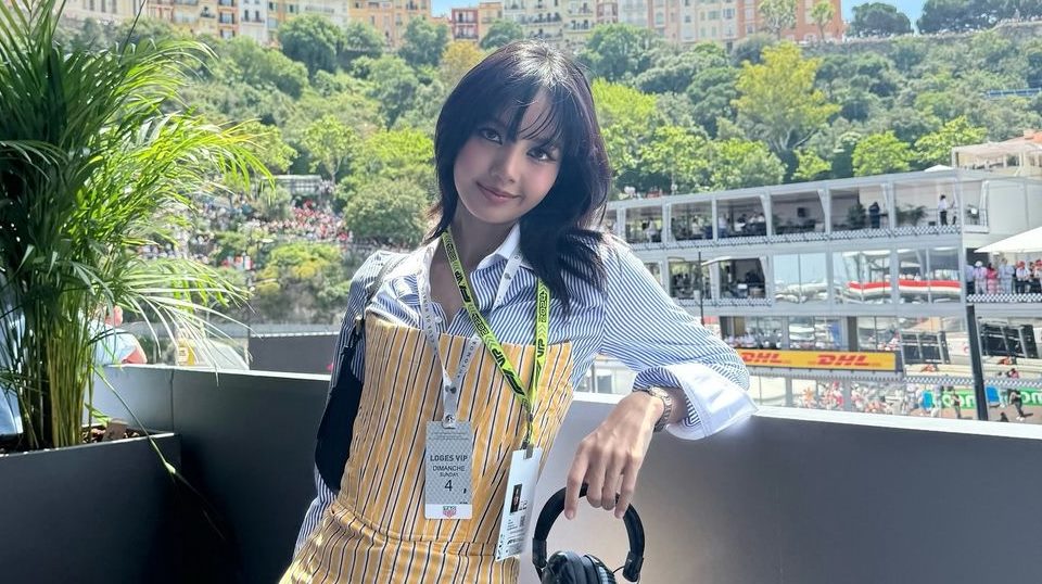 Foto Baru Lisa BLACKPINK Liburan dengan Keluarga Arnault di Italia Beredar