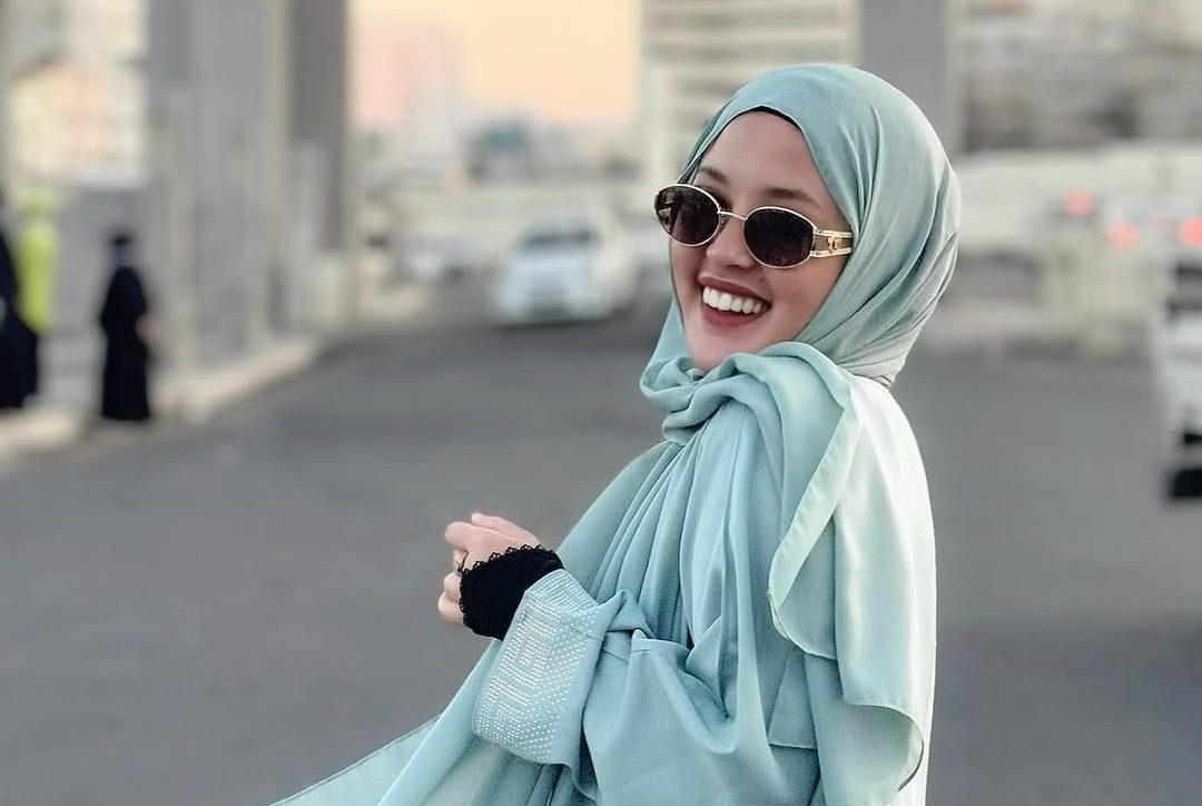 TikToker Liyan Mirzani Bikin Konten Teriak-teriak di Depan Kabah, Tuai Kritik