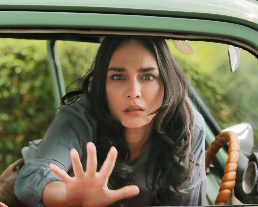 Luna Maya Kenakan Tote Bag Bermotif Etnik Seharga Rp 27,9 Juta Saat Berlibur Bareng Maxim Bouttier