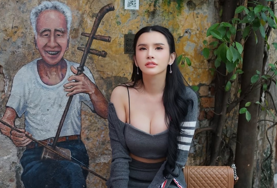 Biodata dan Agama Maria Vania, Sering Umbar Pose Seksi