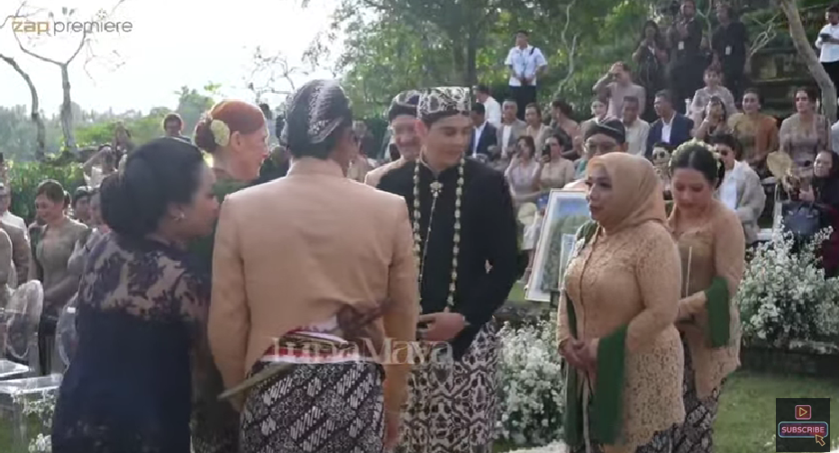 Suasana pernikahan Maxime Bouttier dan Luna Maya. [capture YouTube TS Media]