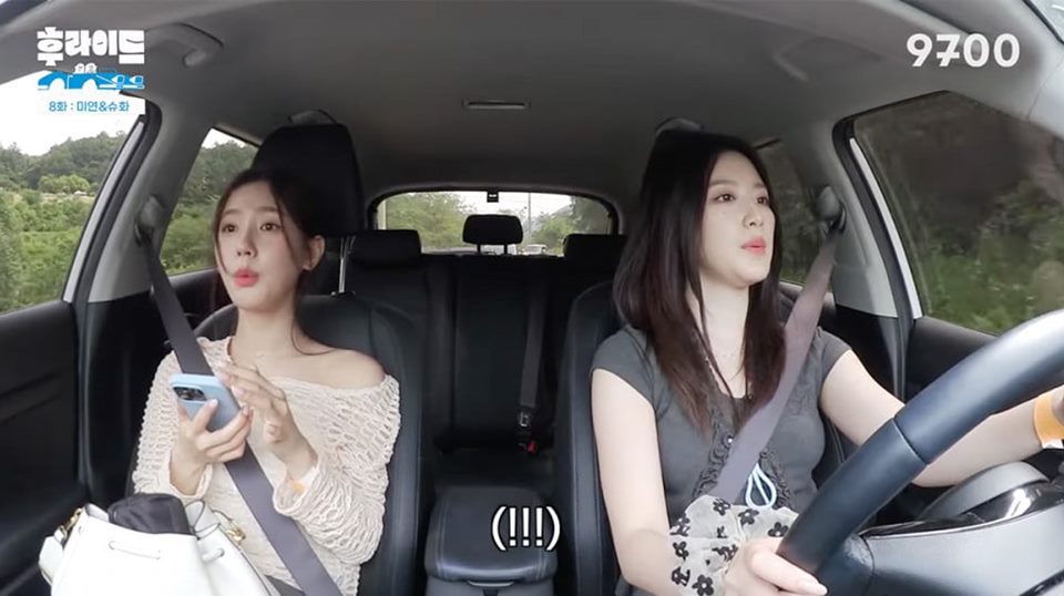 Miyeon dan Shuhua (G)I-DLE Hampir Ketabrak Mobil Lain saat Berkendara