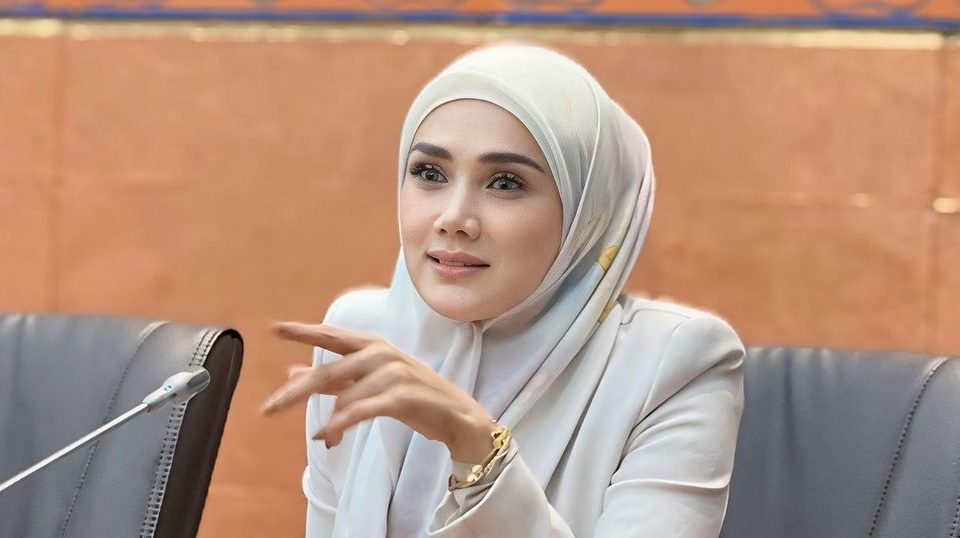 Video 5 Menit Hijab Mulan Jameela Bikin Salfok, Wajahnya Mirip Banget Kris Dayanti