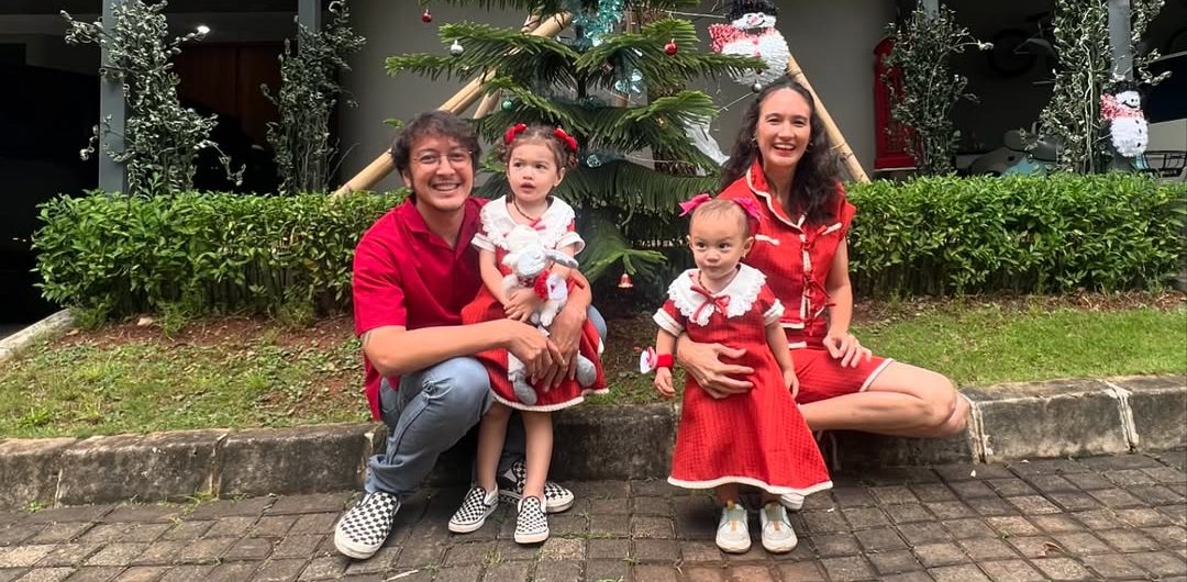 Deretan Artis Rayakan Natal, Pamer Christmas Tree Hingga Beli Kue Untuk Diri Sendiri