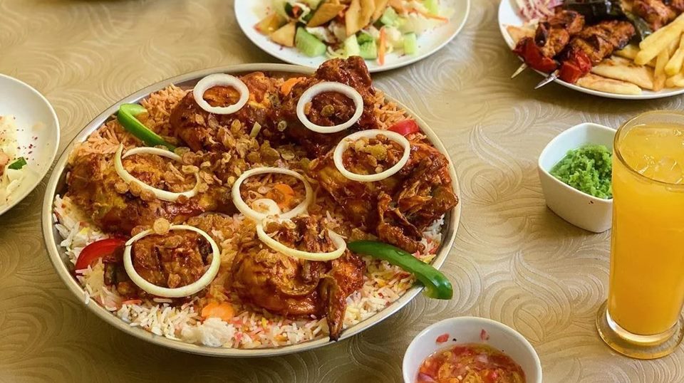 3 Rekomendasi Nasi Kebuli Porsi Jumbo di Jakarta, Enak Buat Ramean!