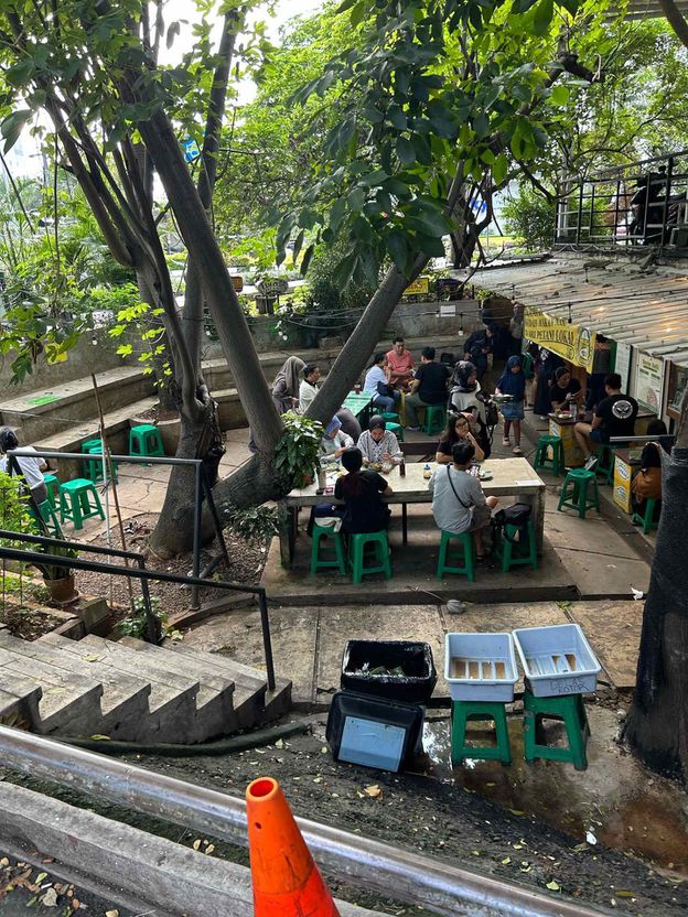 warung viral Nasi Peda Pelangi