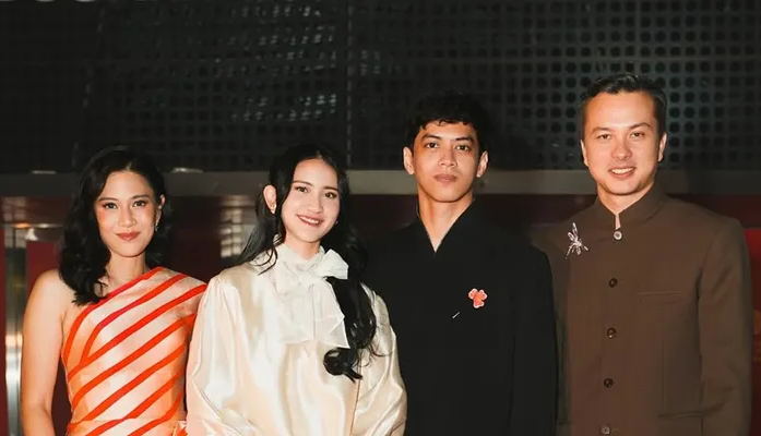 Nicholas Saputra Terharu Nonton 'Rangga dan Cinta' Nyanyi di Synchronize Festival 2025, Sampai Berkaca-kaca!