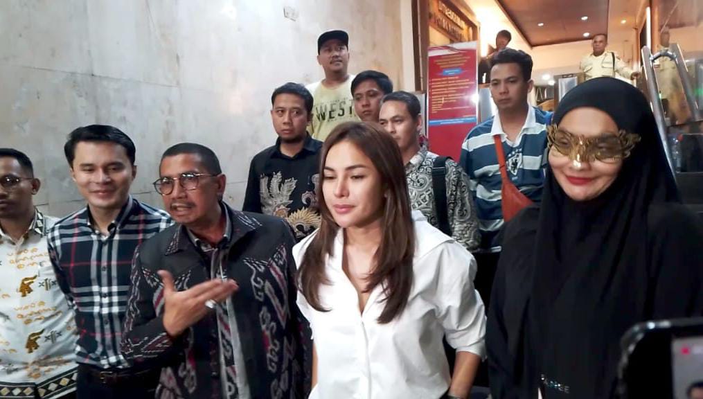 Vadel Badjideh Akhirnya Jadi Tersangka, Tangis Nikita Mirzani Pecah