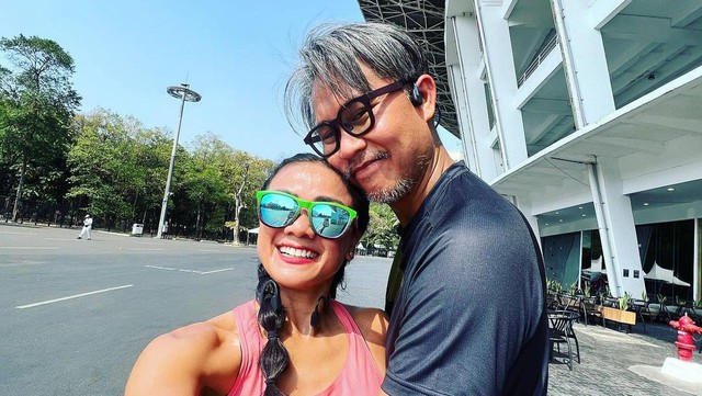 Suami Nirina Zubir Jadi Ketua RT, Warga Sempat Ingin Kasih Uang Gegara Hal Ini