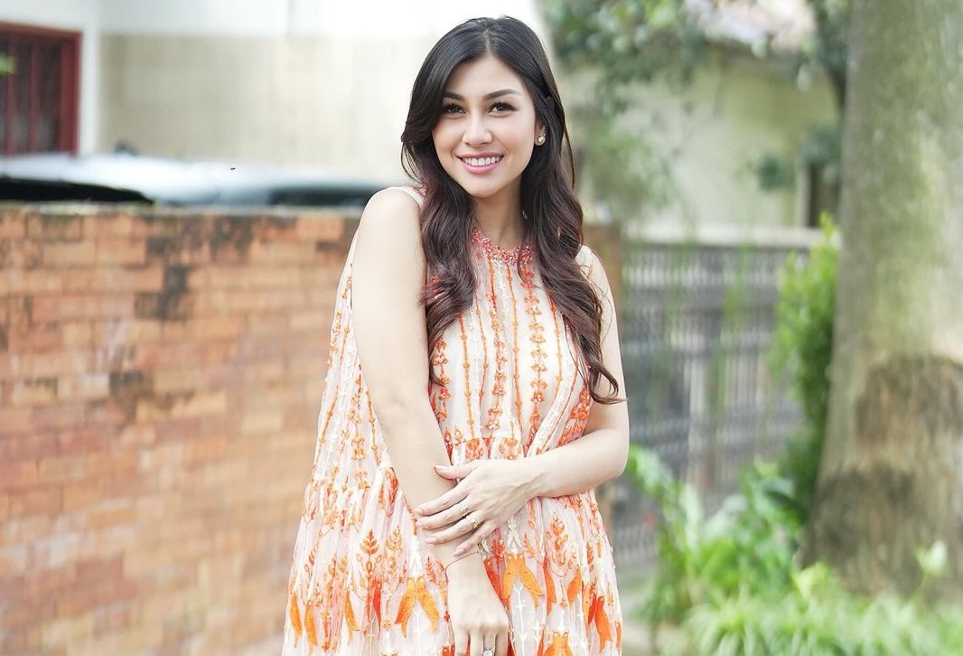 Gaya Hijab Nisya Ahmad Sepulang Ibadah Haji Tuai Kritik, Kenapa Tuh?