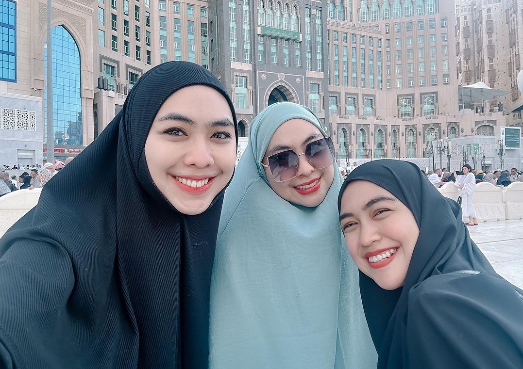 Oki Setiana Dewi Bareng Ria Ricis dan dr. Shindy [Instagram]