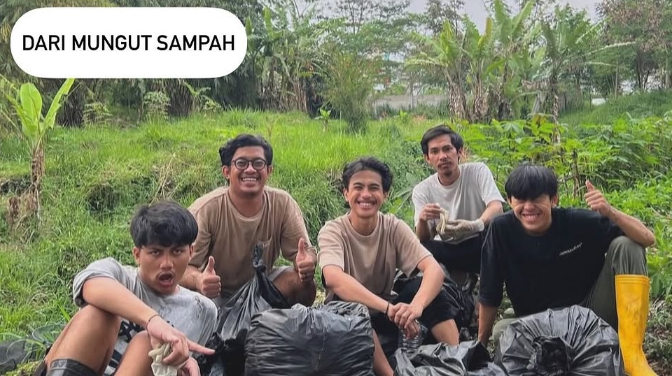 Pandawara Group Temukan Sampah Misterius, Isinya Foto Dibungkus Celana Dalam!