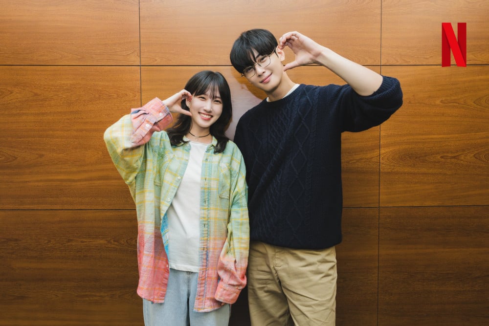 Cha Eun Woo dan Park Eun Bin Reading Drakor The Wonder Fools