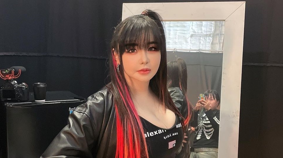 Makin Ramping, Park Bom Pamer Wajah Tanpa Makeup Bareng Member 2NE1