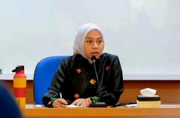 HP Wakil Bupati Garut Jadi Sorotan! Bentuknya Bikin Melongo, Harganya Bikin Dompet Kering!