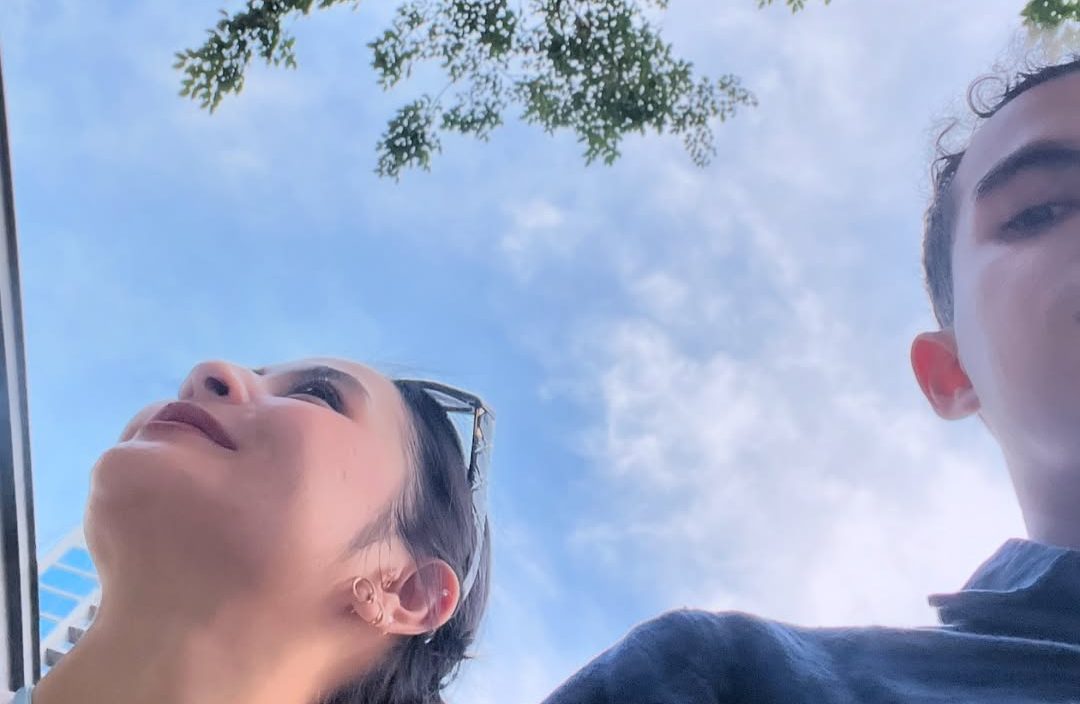 Prilly Latuconsina dan Omar Esteghlal Liburan Bareng ke Kamboja