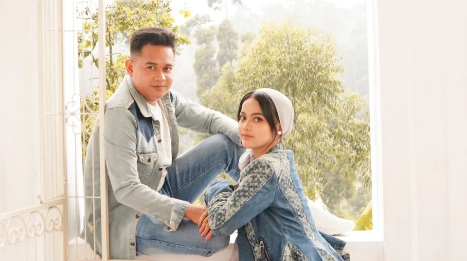 Putri DA dan Abdul Rizky Pilih Souvenir Serba Warna Emas dengan Total Harga Fantastis