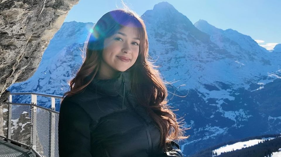 Rebecca Klopper Manglingi saat Tampil Berhijab