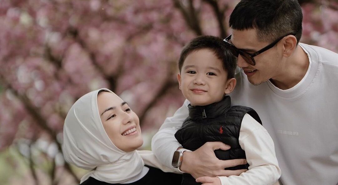 Akhirnya Rezky Aditya dan Citra Kirana Berangkat Haji Usai Menunggu Dua Tahun