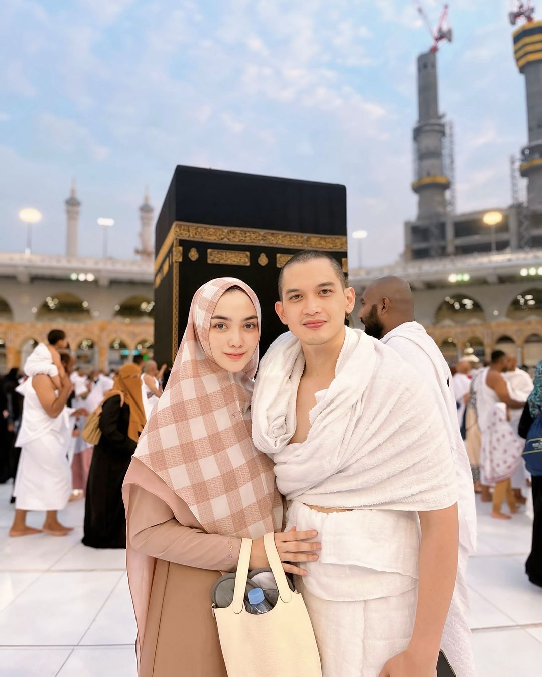 Citra Kirana Susul Rezky Aditya Yang Drop Saat Umrah [Instagram]
