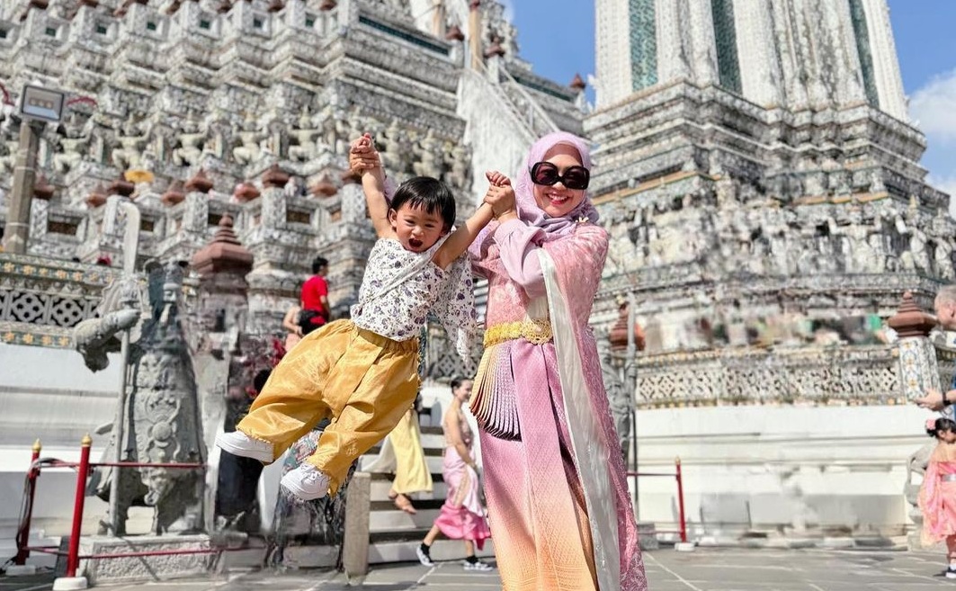 Biarkan Moana Saat Terjatuh, Cara Ria Ricis Didik Anak Agar Mandiri