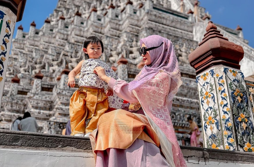 Biarkan Moana Saat Terjatuh, Cara Ria Ricis Didik Anak Agar Mandiri