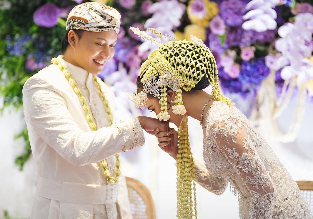 Deretan Potret Pernikahan Rizky Febian dan Mahalini: Serba Putih