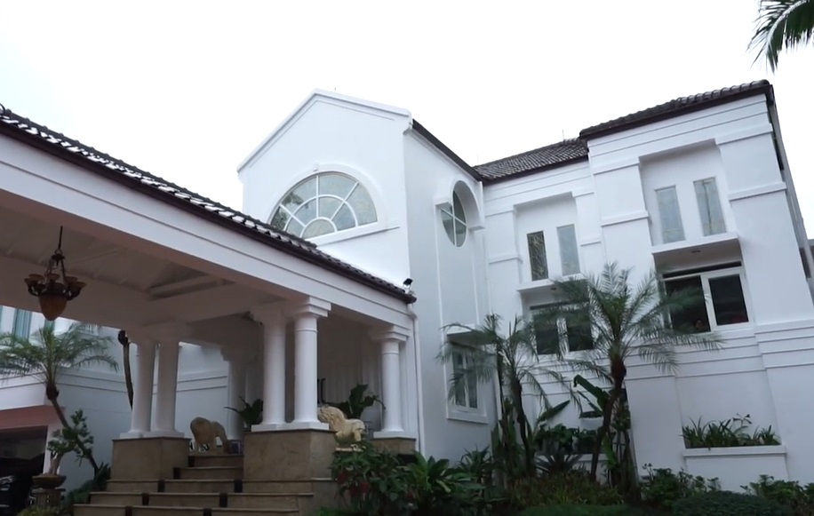 Rumah mewah Hotma Sitompul di Jakarta Selatan. [YouTUbe]