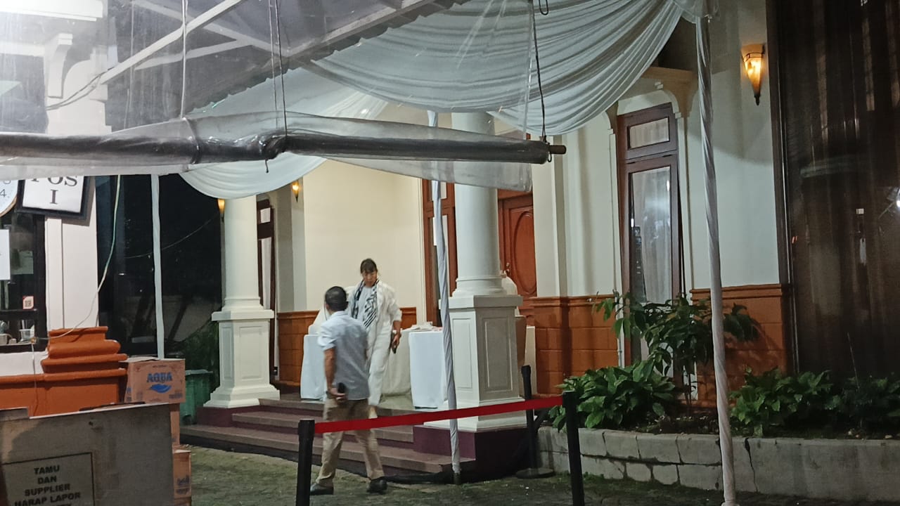 Suasana di rumah duka Titiek Puspa di Pancoran, Jakarta Selatan. [Indopop]