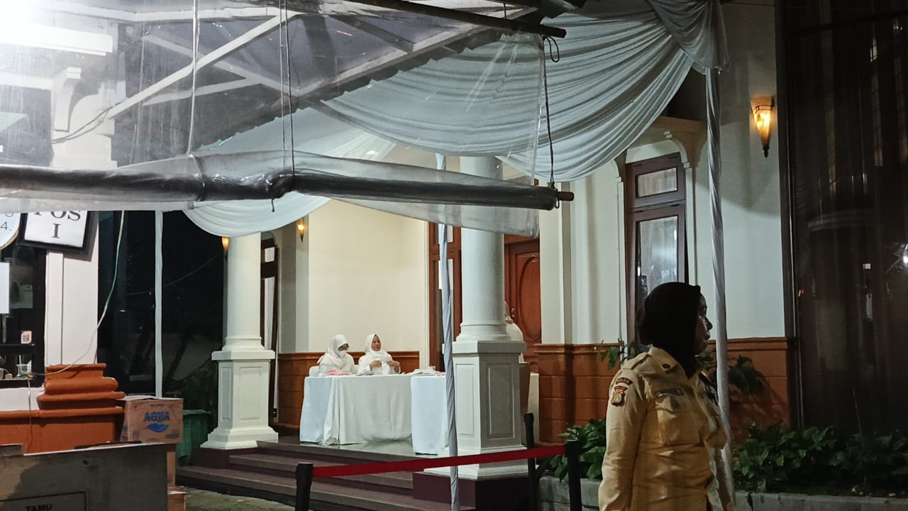 Suasana di rumah duka Titiek Puspa di Pancoran, Jakarta Selatan. [Indopop]