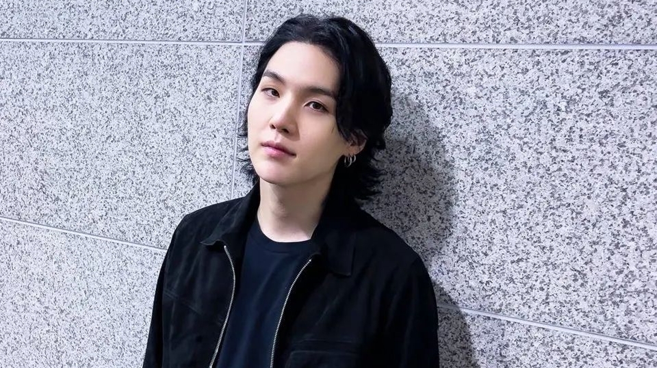 Bakal Diperiksa Petinggi Militer, Suga BTS Membungkuk di Depan Publik