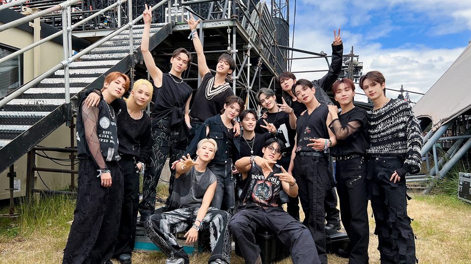 SEVENTEEN Buat Kritikus Terkenal Tanggapi Panggung Glastonbury 2024 yang Bersejarah